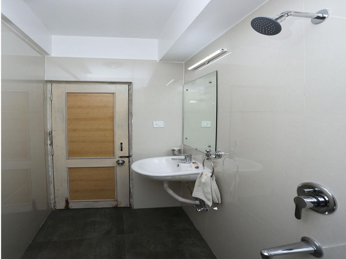 Hotel Amrit Regency Guwahati Exteriör bild
