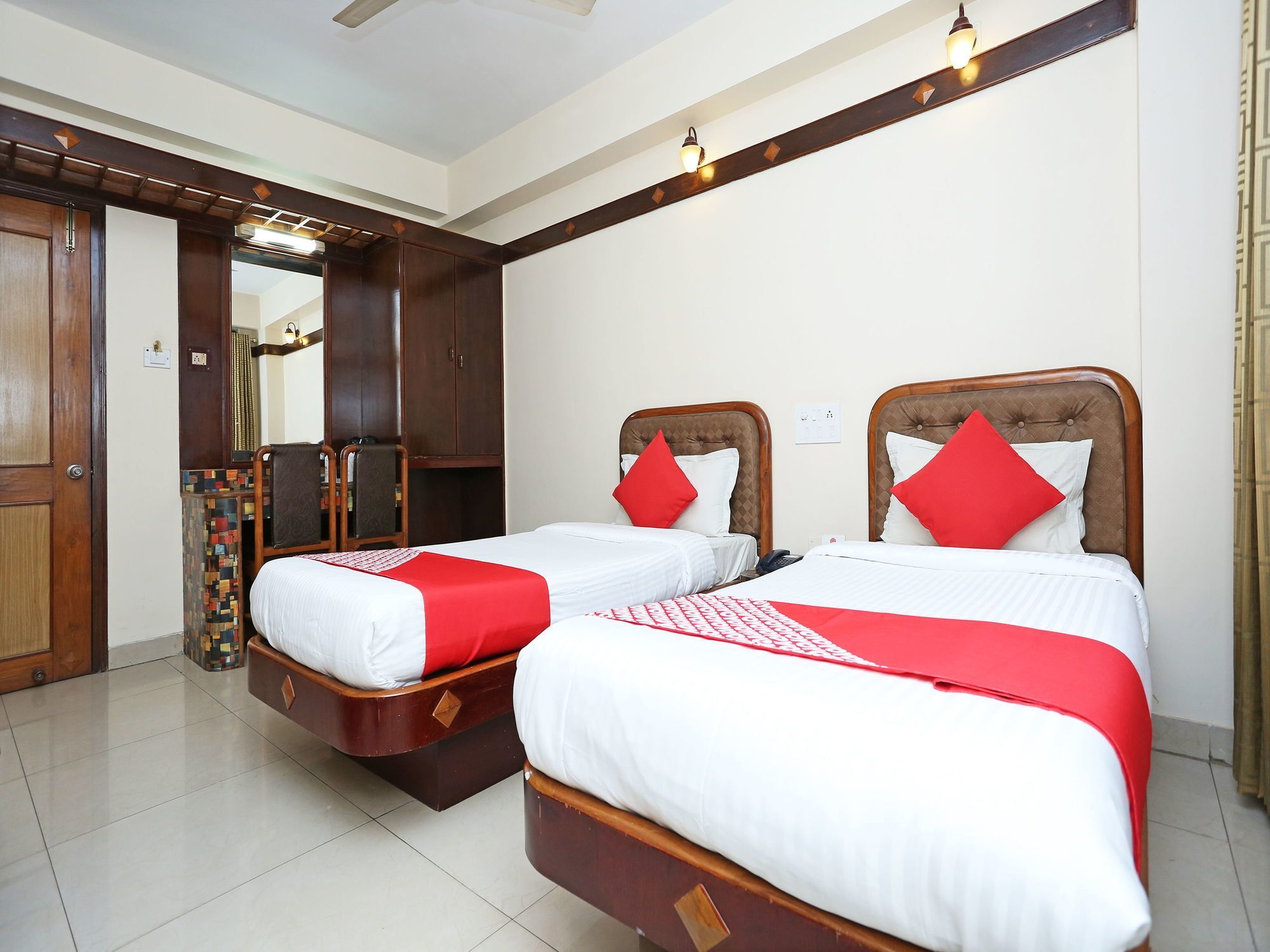 Hotel Amrit Regency Guwahati Exteriör bild